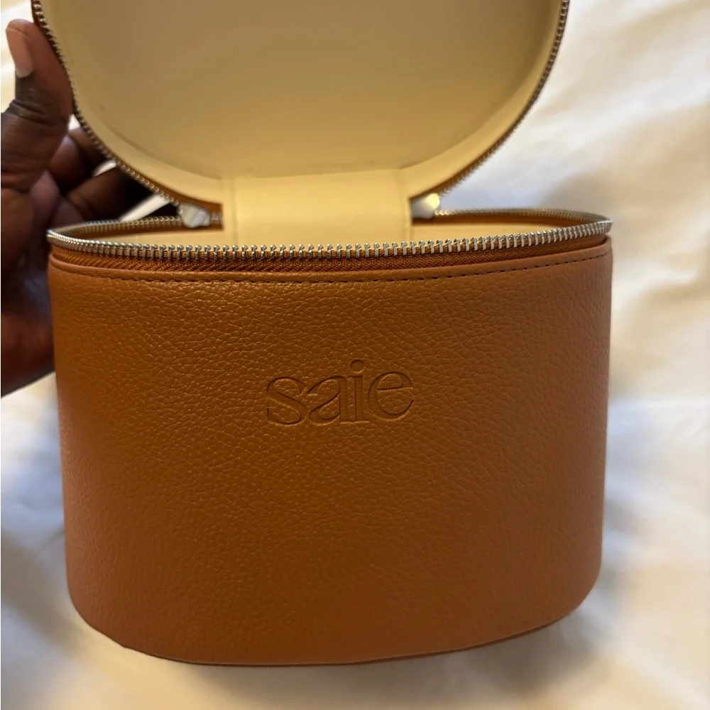 Saie Vanity Case Makeup Bag/ Travel
Cosmetic Bag -Brown . PRICE IS FIRM - Picture 15 of 15